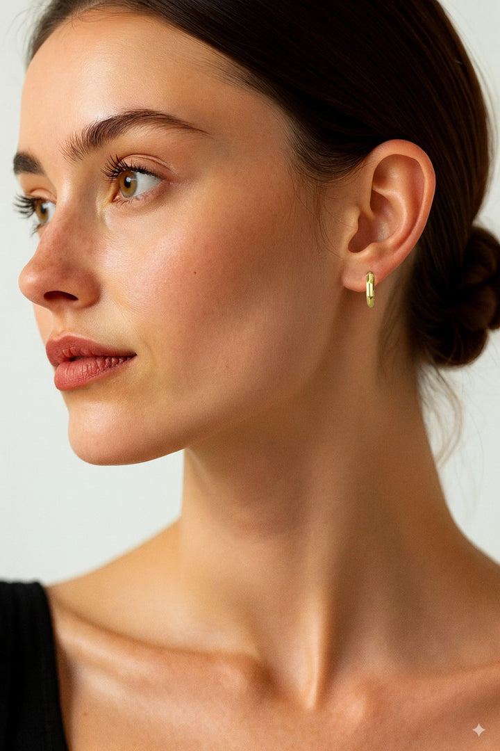 DUNE – Faceted Solid Gold Huggie Hoops