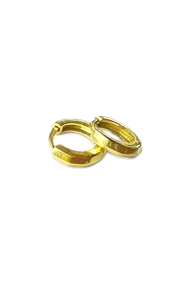DUNE – Faceted Solid Gold Huggie Hoops
