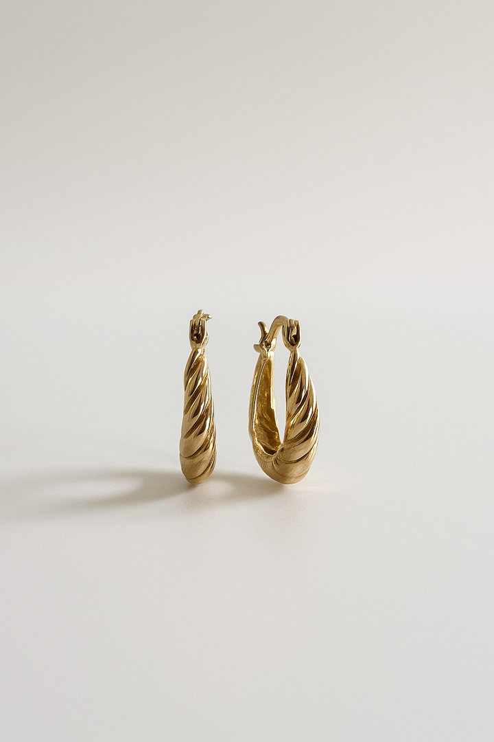 FLOW - Solid Gold Hoop Earring