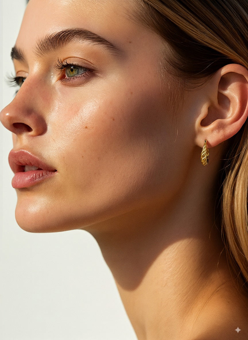 FLOW - Solid Gold Hoop Earring
