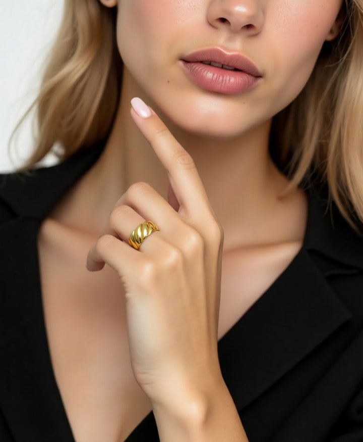 CURVY – Solid Gold Ring